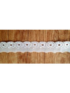   Csipke szalag – Fehér madeira csipke nagy körös mintával, 2,5cm